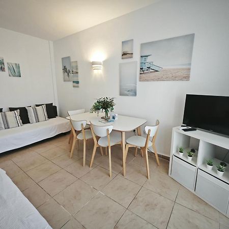 El Estudio De La Playa Benalbeach Vistas Al Mar Benalmadena Exterior photo