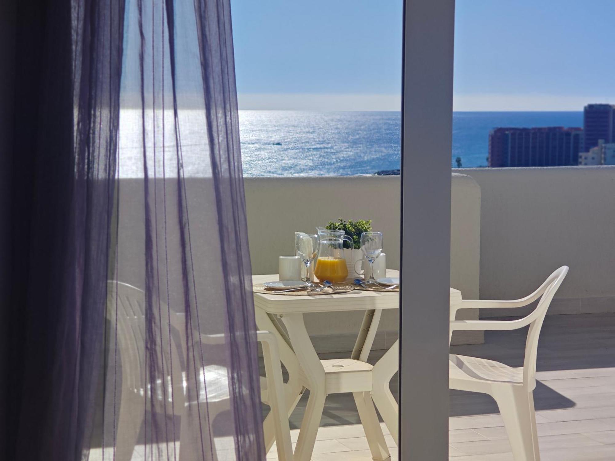El Estudio De La Playa Benalbeach Vistas Al Mar Benalmadena Exterior photo